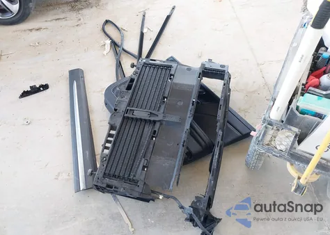 2022 Lincoln Corsair Standard z USA, uszkodzony, nr VIN 5LMCJ1C97NUL08401